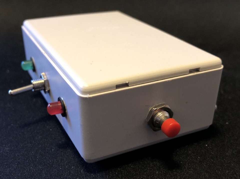 Acutis Data's 2x IEC Disk Drive Switch for Commodore 64/128/VIC20