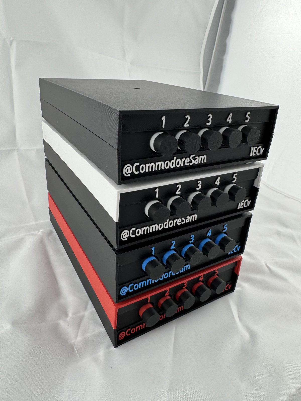 CommodoreSam's 5x IEC Disk Drive Switch for Commodore 64/128/VIC20